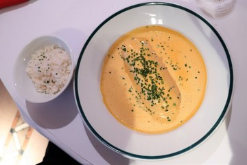 QUENELLE AU BROCHET AVEC SAUCE