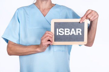 OP Schwester oder Krankenschwester mit einer Tafel ISBAR