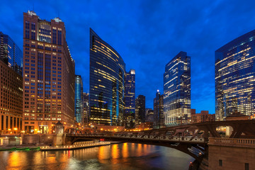 Fototapeta na wymiar Night view of Chicago city and bridges cross river in Chicago, Illinois