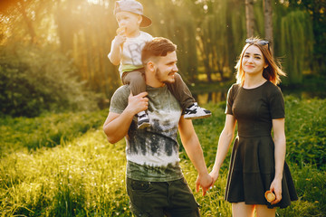 Naklejka premium Cute family in a park