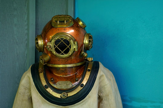 Diving suit and helmet