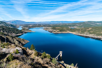 Obraz premium The Atazar reservoir and dam