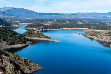 Fototapeta na wymiar The Atazar reservoir and dam