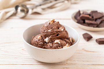 chocolate ice-cream with marshmallows