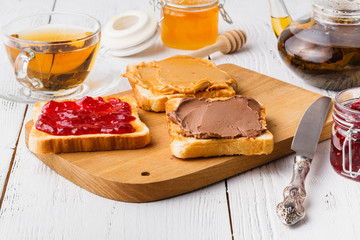 Breakfast: toasts, marmalade, cup of coffee