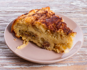 apple pie charlotte on wooden table