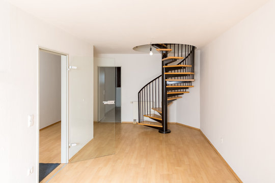 Schickes, stylisches Maisonette Apartment mit einem L&auml;ufer vor dem Eingang