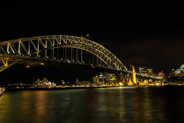 Fototapeta na wymiar sydney harbour bridge at night