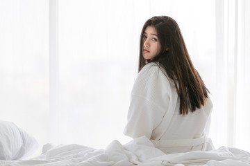 Obraz na płótnie Canvas Asian woman on bed