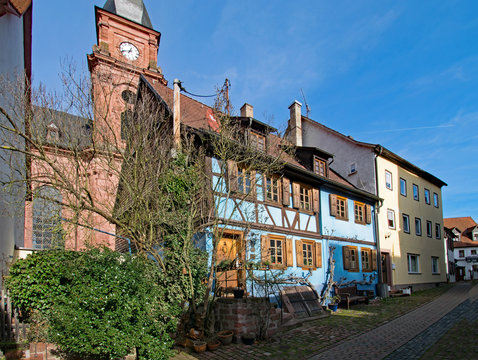 Fachwerkhaus in der Altstadt von Amorbach in Unterfranken, Bayern, Deutschland 