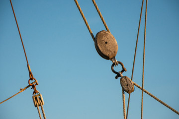 weathered pulley and ropes at a sailingship﻿