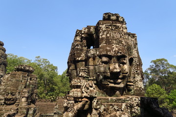 Angkor visage monumental sculpté en pierre 