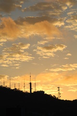Fototapeta premium Nascer do sol no Morro da Cruz, cidade de Florianópolis, estado de Santa Catarina, Brasil
