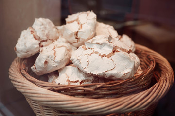 Delicias en la vitrina de una pastelería de Luxemburgo