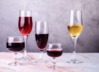 Wine card. Goblets with red and white whine.