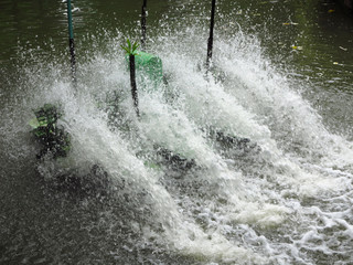 Aerator turbine wheel fill oxygen into water in lake