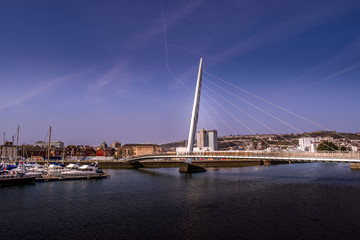 Fototapeta na wymiar Millenium Bridge