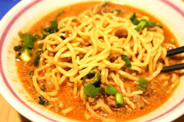ピリ辛の坦々麺