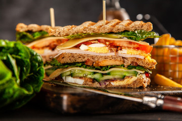 Tall club sandwich