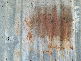 Zinc wall covered with rust4