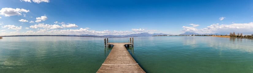 Panoramic view of a beautiful morning over the Lake Garda, Italy - obrazy, fototapety, plakaty