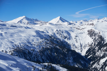 Salzburger Winterlandschaft unter blauem Himmel | Wunderschönes Bergpanorama