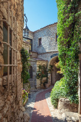 Fototapeta na wymiar The entrance to the hotel The golden goat in the picturesque French village of Eze