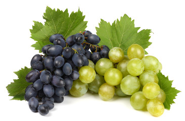 Obraz premium Black and green grapes isolated on white
