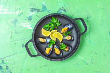 Seafood mussels with lemon and parsley
