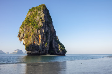 Fototapeta premium Beautiful limestone rock at Railay beach, Krabi province, Thailand