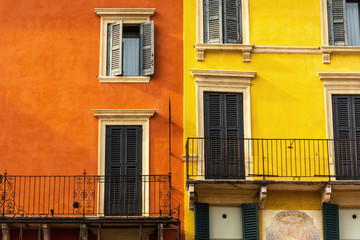 Obraz na płótnie Canvas View of the downtown streets in Verona, Italy