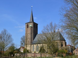 Fototapeta na wymiar St. Peter, Kirche in Brüggen-Born