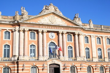Fototapeta na wymiar The Capitole in Toulouse, the heart of the pink french city. It is an imposing building and is both the town hall and the Capitole Theatre, France