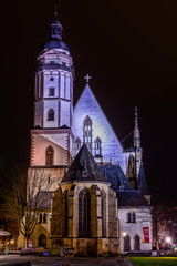 Fototapeta na wymiar Thomaskirche in Leipzig bei Nacht
