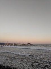 Obraz premium Atardecer en el hermoso muelle de la libertad en San salvador