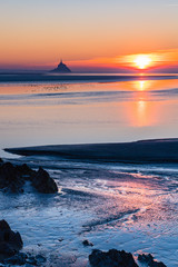 Coucher de soleil sur le mont saint michel