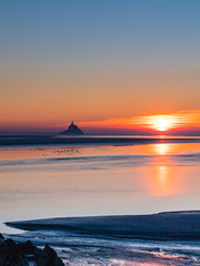 Coucher de soleil sur le mont saint michel