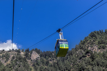 Seilbahn in den Südtiroler Alpen