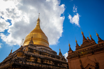 Fototapeta premium Ancient buddhist pagodas in old Bagan, Myanmar