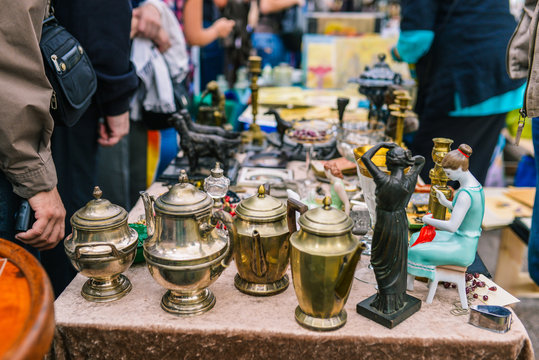 Swap meet. Sale of antiques on the street. Ancient figures and jugs. Street Bazaar