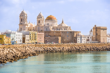 Vista panorámica de la Catedral de Cádiz. Andalucía, España - obrazy, fototapety, plakaty