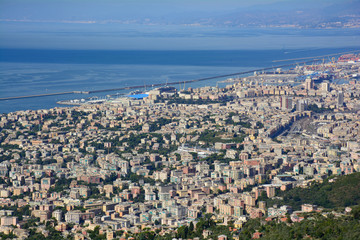 Obraz na płótnie Canvas Panorama di Genova dall'alto