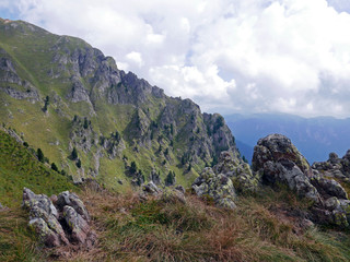 Obraz premium bella vista delle montagne dolomitiche in estate