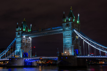 Obraz premium London Brdige at night 