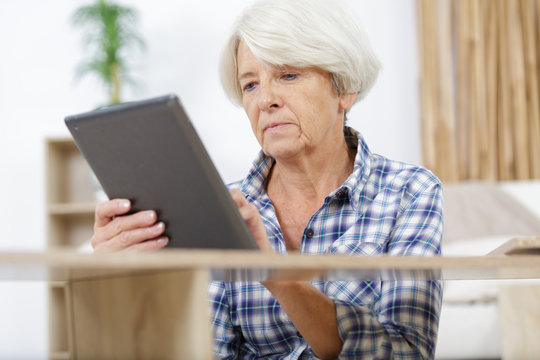 senior woman using the tablet for diy - Powered by Adobe