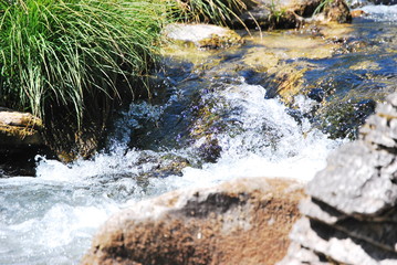 Salto de agua corriente