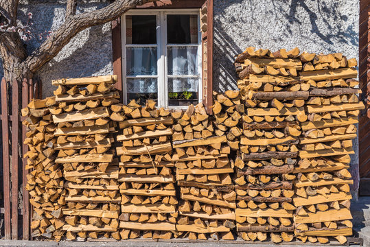 Holzkasten Fenster Brennholz Stapel