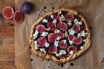 Caramelised onion, figs and goat cheese tart