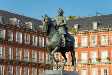 Fototapeta na wymiar Europe, Spain, Madrid, Plaza mayor statue Philip III