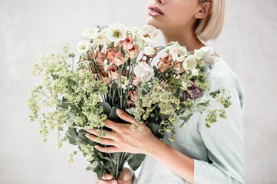 woman holding a boquet
